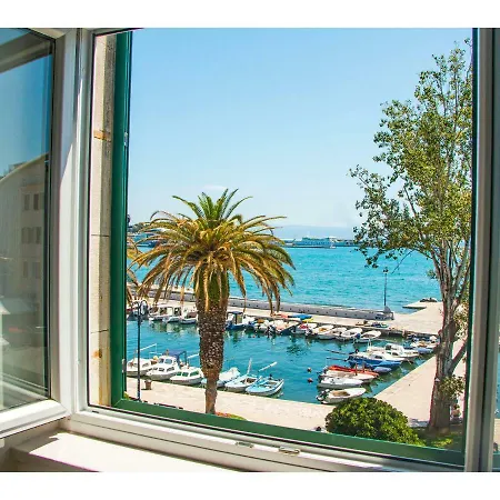 아파트 Royal Blue